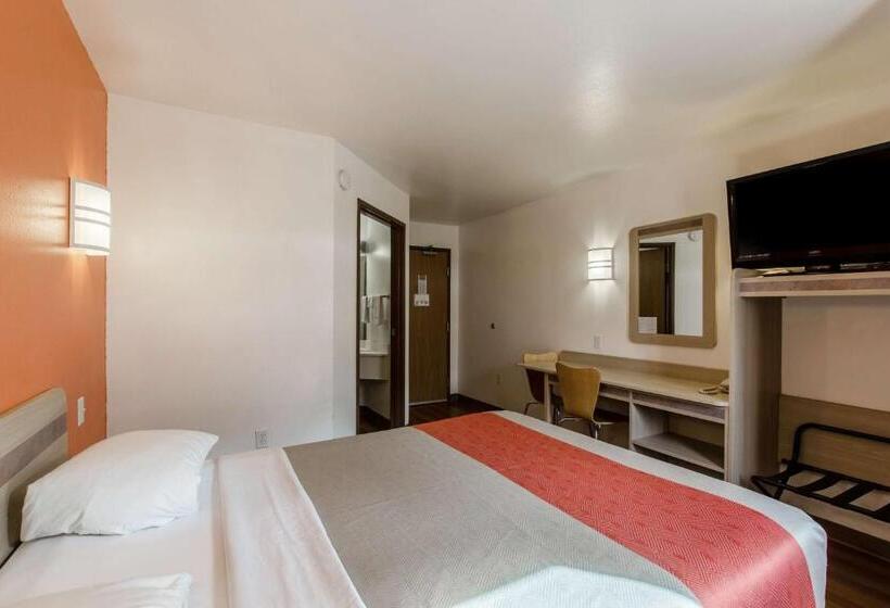 Номер Deluxe, Motel 6 Baraboo, Wi   Lake Delton Wisconsin Dells