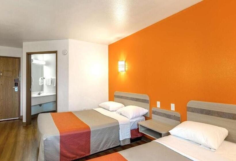 Четырехместный Номер Deluxe, Motel 6 Baraboo, Wi   Lake Delton Wisconsin Dells