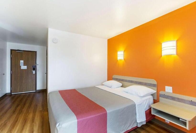 غرفة قياسية لذوى الاحتياجات الخاصة, Motel 6 Baraboo, Wi   Lake Delton Wisconsin Dells