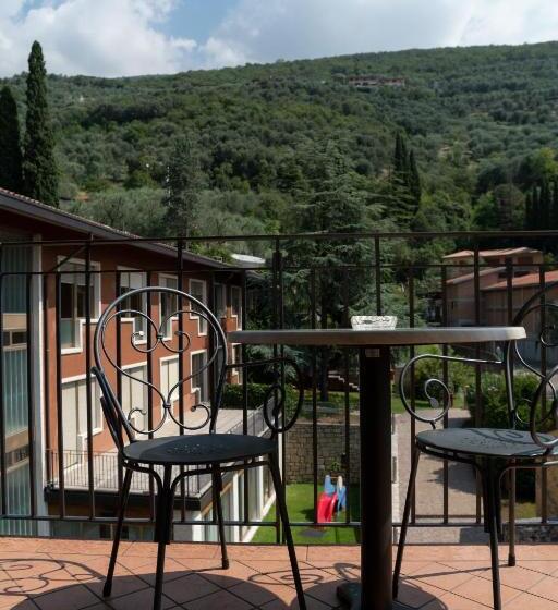 Номер Стандарт Вид на Сад, Garda Family House