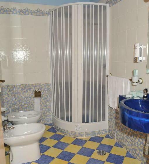 Люкс с Балконом, Albergo Roses