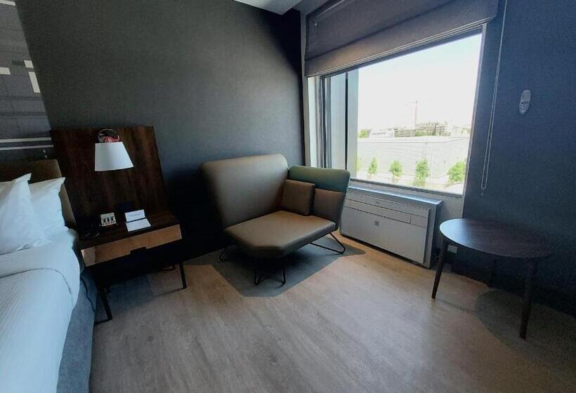 اتاق استاندارد با تخت بزرگ, Courtyard By Marriott Santiago Airport