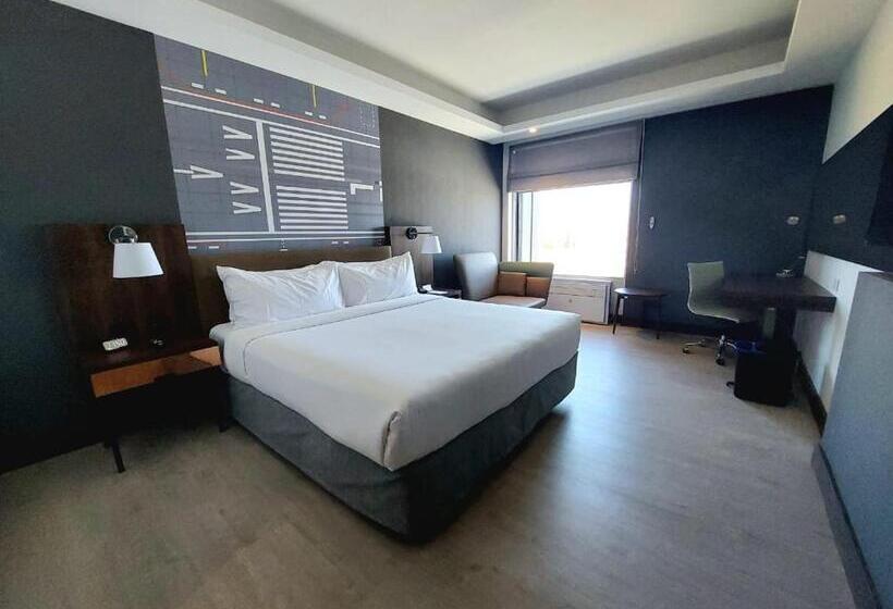 Habitación Estándar Cama King, Courtyard By Marriott Santiago Airport