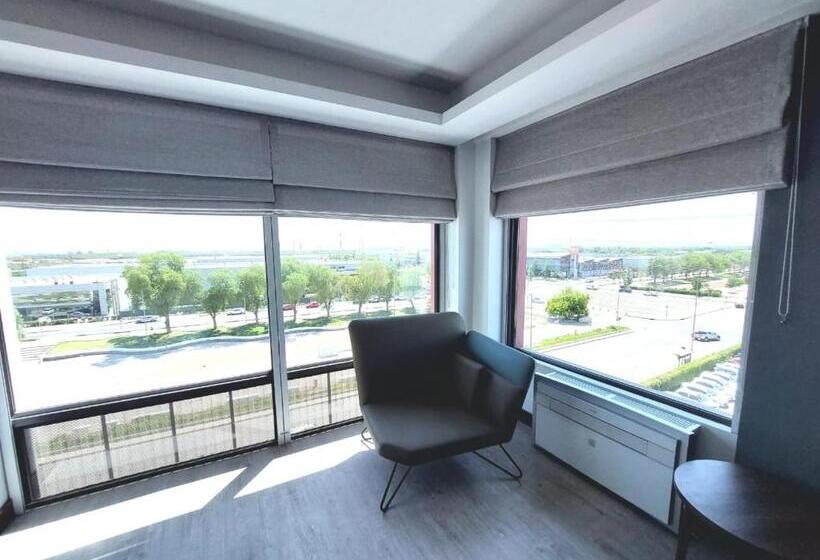 اتاق استاندارد با تخت بزرگ, Courtyard By Marriott Santiago Airport