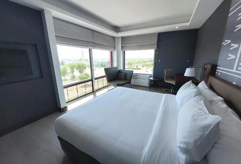 Habitación Estándar Cama King, Courtyard By Marriott Santiago Airport