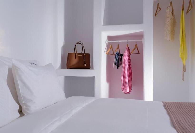 سوئیت جونیور با استخر, Skyfall Suites  Adults Only