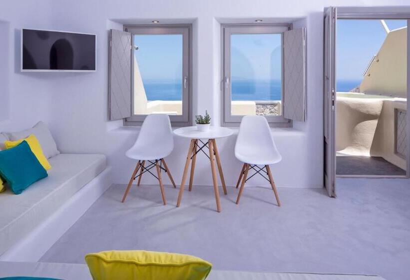 سوئیت جونیور با استخر, Skyfall Suites  Adults Only