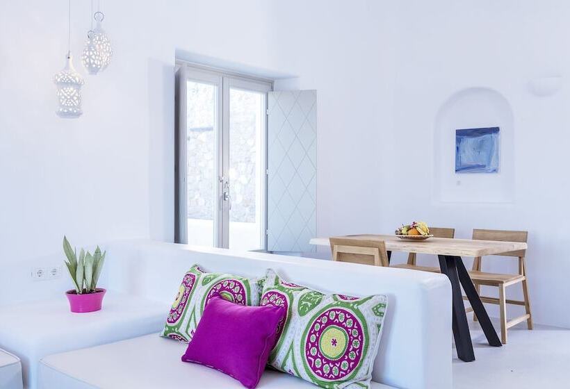 سوییت اجرایی, Skyfall Suites  Adults Only