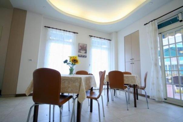 اتاق اکونومی, Champs Elysees Guesthouse