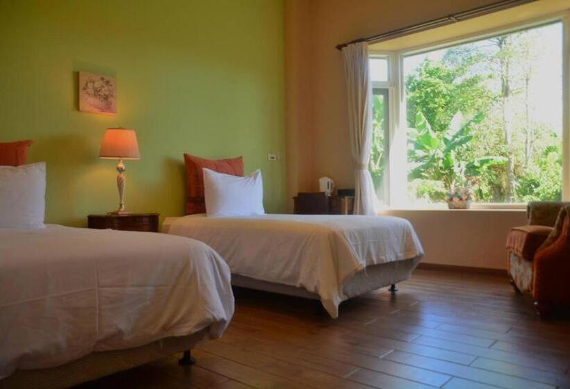 اتاق لوکس با چشم‌انداز باغ, Champs Elysees Guesthouse
