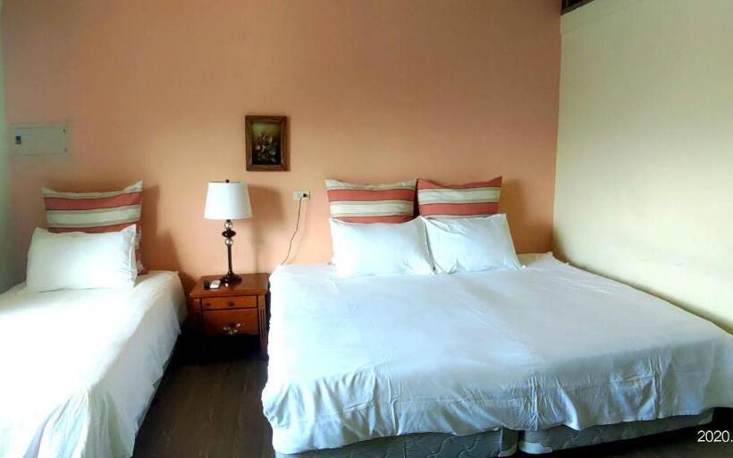 اتاق خانوادگی, Champs Elysees Guesthouse