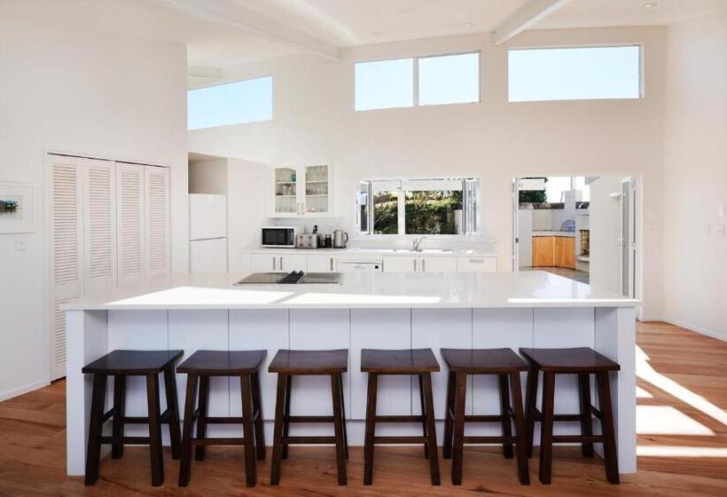 Дом 4 Спальни, Waiheke Island Vineyard Holiday Houses