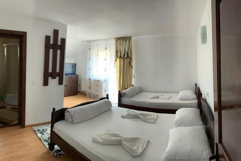 اتاق استاندارد سه نفره, Casa Natalia Raisa Arieșeni