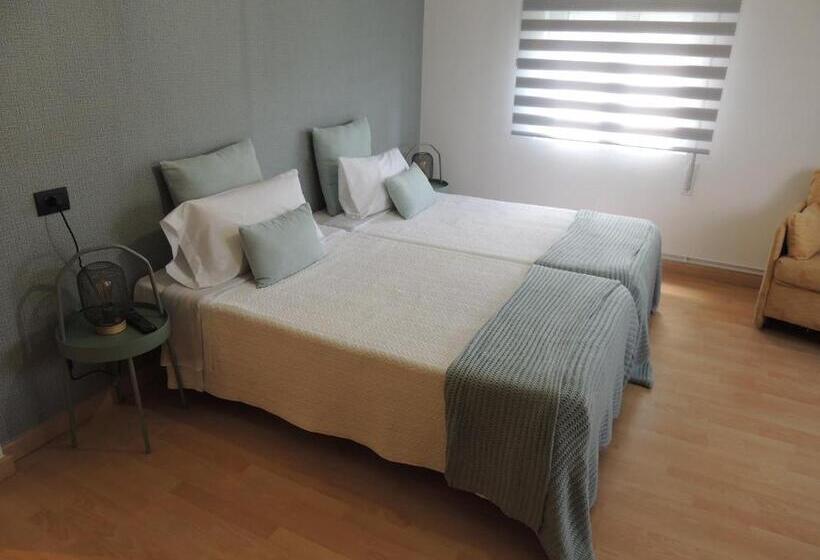 豪华三人间, Casa Belón