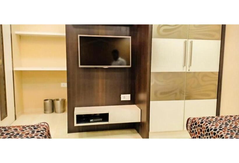 Quarto Deluxe, Colaba Suites   Near Taj Hotel, Mumbai