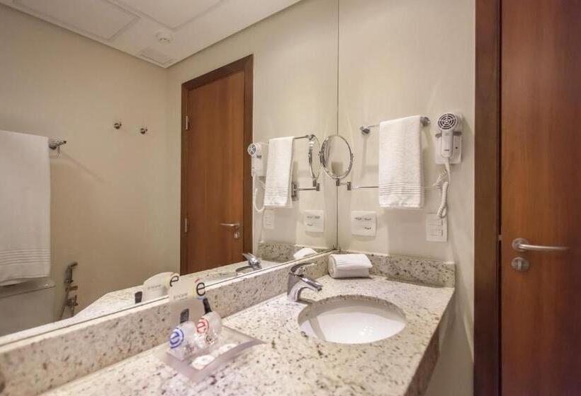 חדר סופריור עם מיטת קינג, Esuites Virgínia Luxemburgo