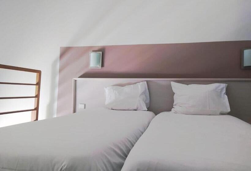 Номер Стандарт Трехместный, Hôtel De L Ile Du Saussay
