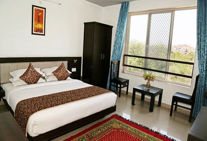 Quarto Deluxe, Narayans Leela Inn