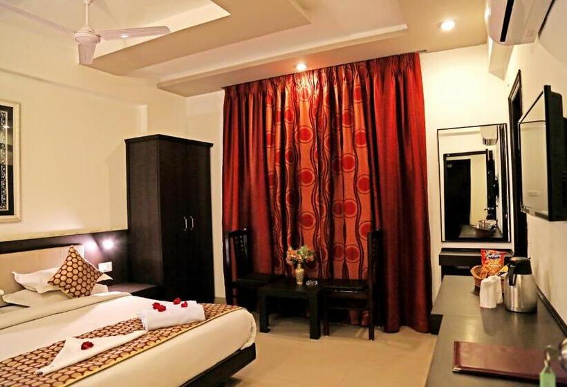 Quarto Deluxe, Narayans Leela Inn