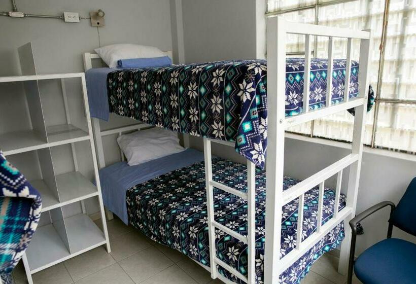 Cama em Quarto Compartilhado, Hostel St Llorenc