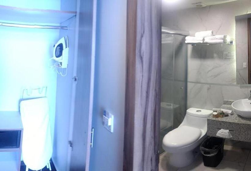 キングサイズベッドのスイートルーム, Block Suites