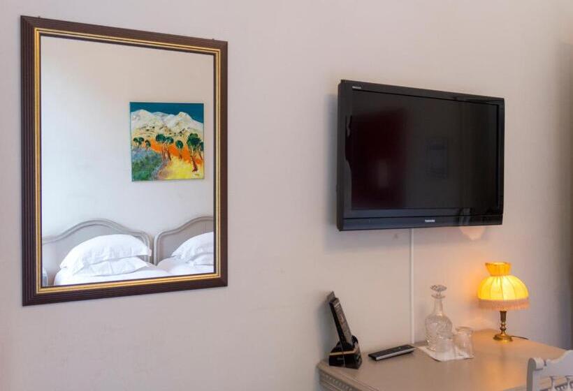 Family Suite, Domaine De Beaupré   Hotel The Originals Relais