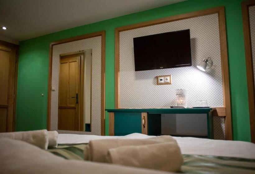 Семейный Номер, Penzión Skorušina