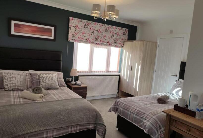 Семейный Номер, Apple House Wembley