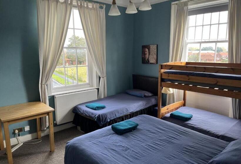 Семейный Номер Вид на Сад, Beverley Budget Inn