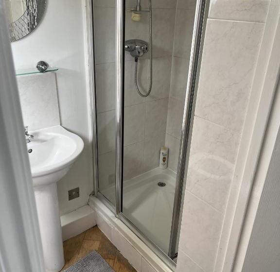 Семейный Номер Вид на Сад, Beverley Budget Inn