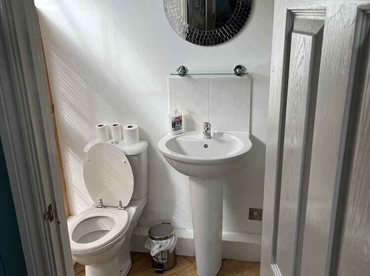 Семейный Номер Вид на Сад, Beverley Budget Inn