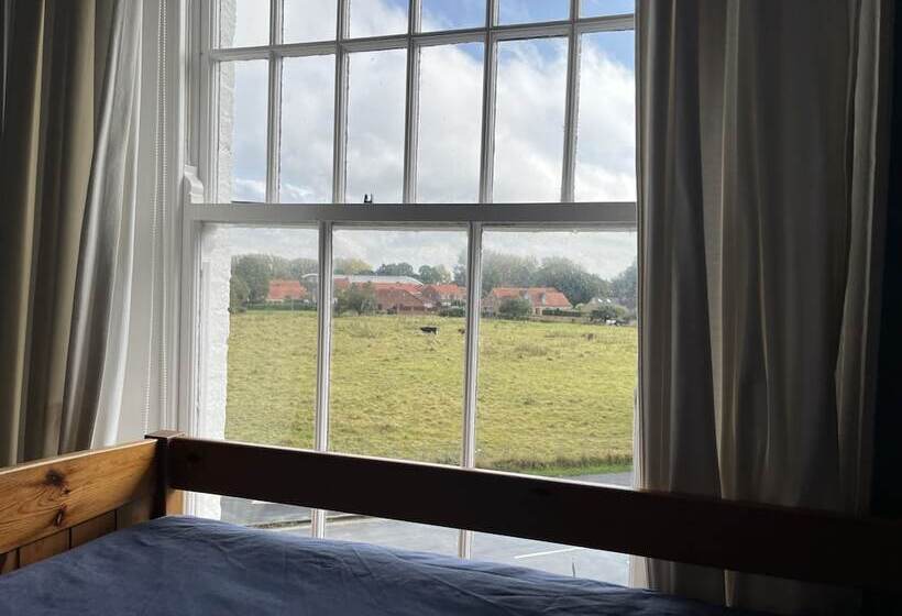 Семейный Номер Вид на Сад, Beverley Budget Inn