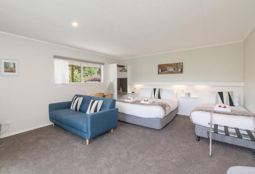 Студия Стандарт, Abbey Court Motel
