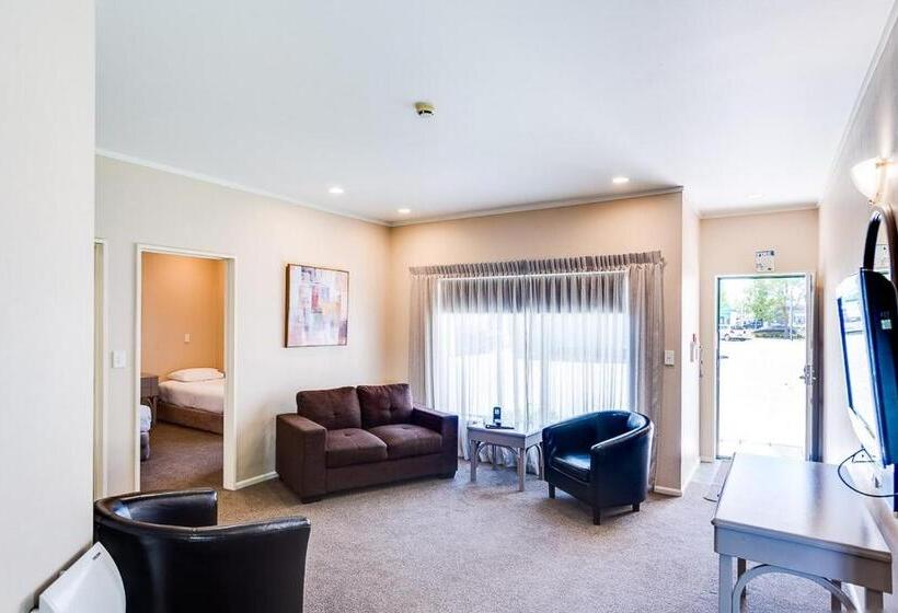Семейные Апартаменты, Cumberland Court Motel