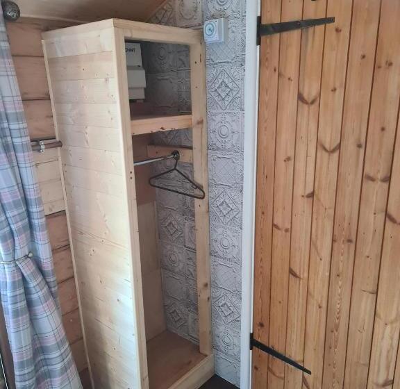 اتاق استاندارد, Stonehenge Inn & Shepherds Huts
