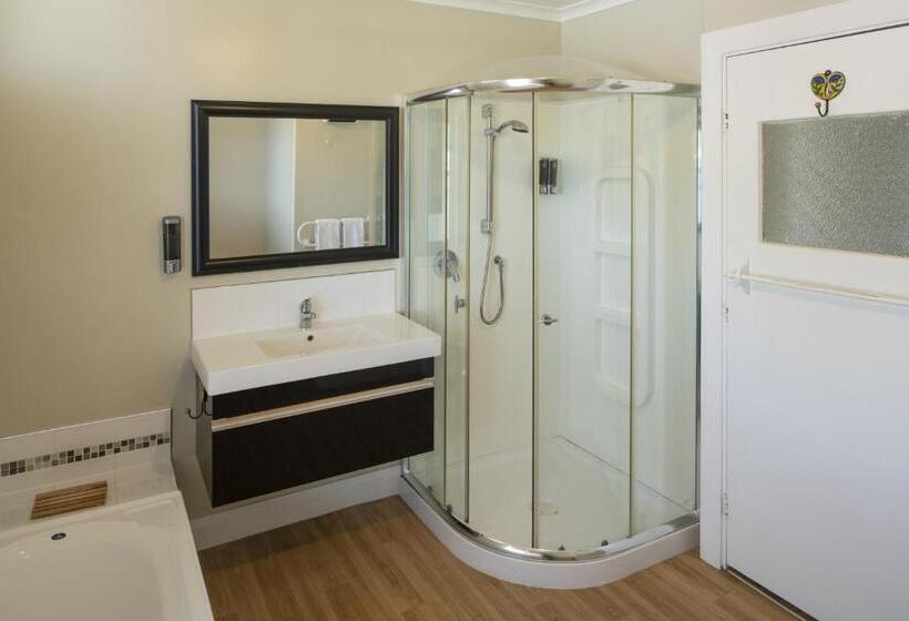 Quarto Estandar Individual Banheiro Compartilhado, U Studios Masterton