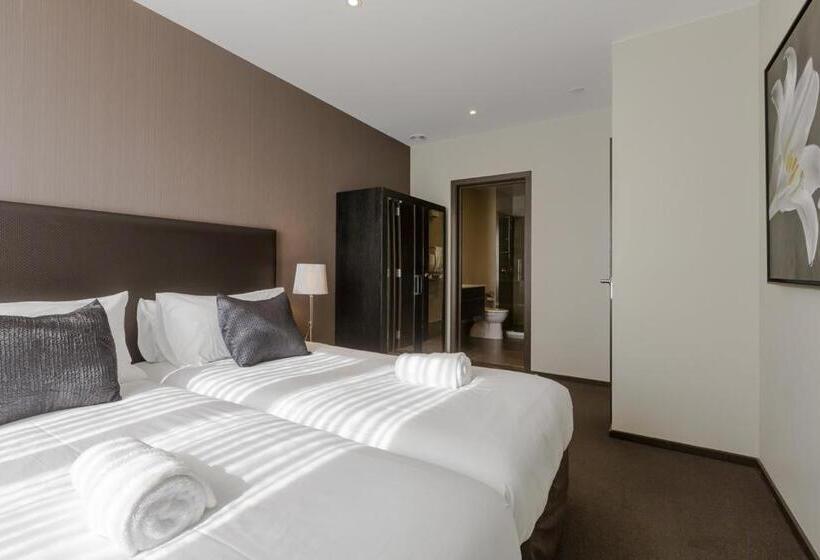 דירת שלושה חדרים, Queenstown Village Apartments