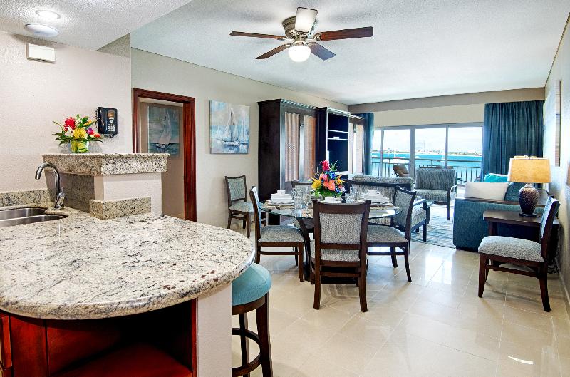 سوییت با چشم‌انداز دریا, The Villas At Simpson Bay Resort