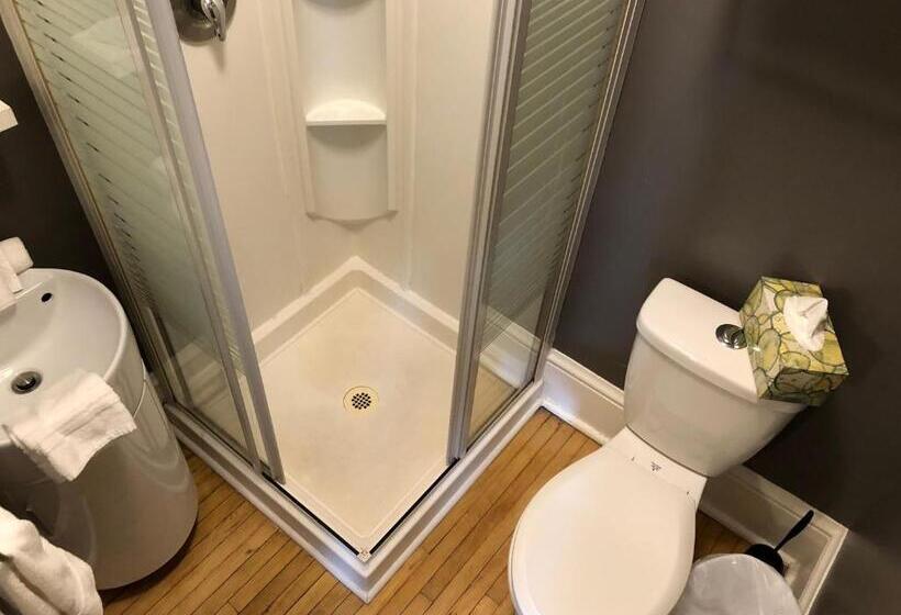 Номер Стандарт, Leaside Manor