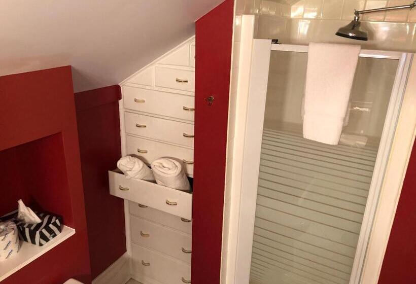 Номер Deluxe, Leaside Manor