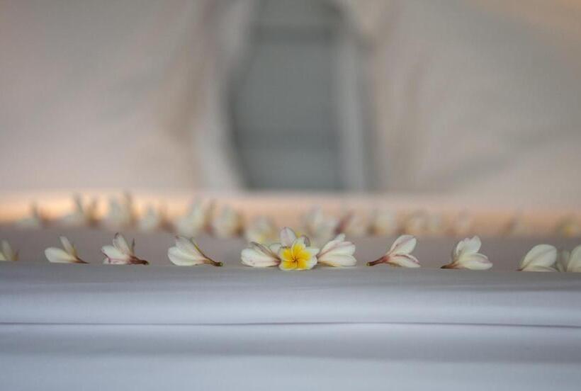 Люкс Deluxe Вид на Море, The Lombok Lodge Suites & Private Villas