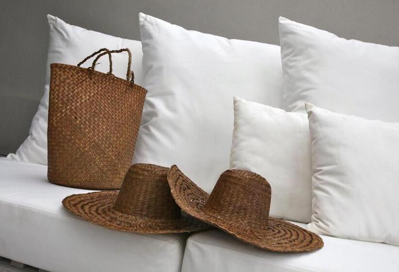 Номер Deluxe Вид на Бассейн, The Lombok Lodge Suites & Private Villas