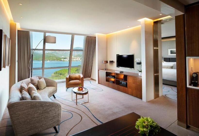 Suite with lake view, Sunrise Kempinski