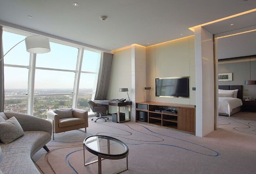 Suite with lake view, Sunrise Kempinski