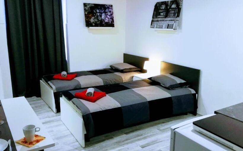 스탠다드 스튜디오, Pula Center Rooms