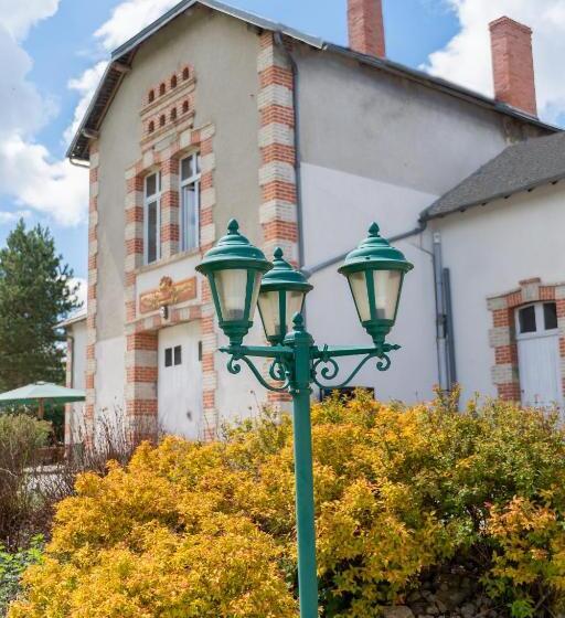 Дом 4 Спальни, Château De Chazelpaud