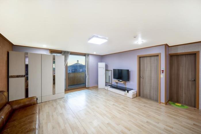Люкс, Yongmaru Pension