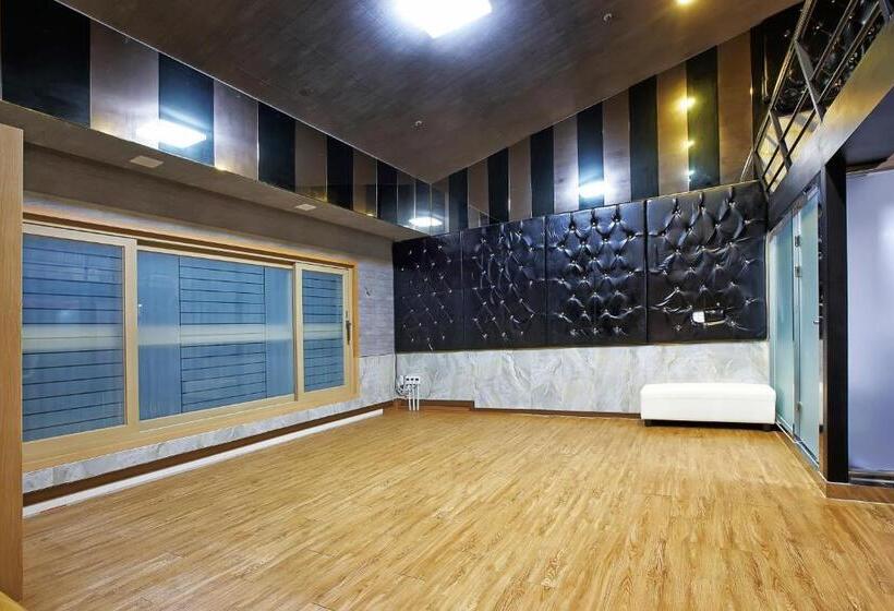 سوییت خانوادگی, Dome Hotel Geoje