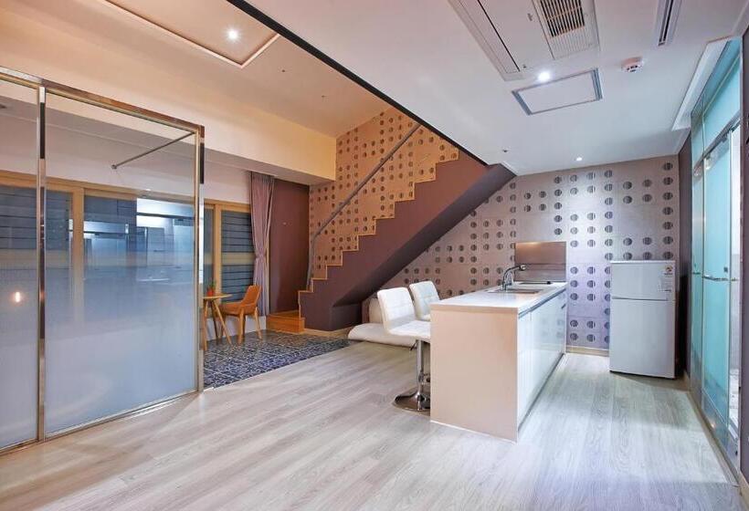 اتاق سه نفره دلوکس با چشم‌انداز دریا, Dome Hotel Geoje