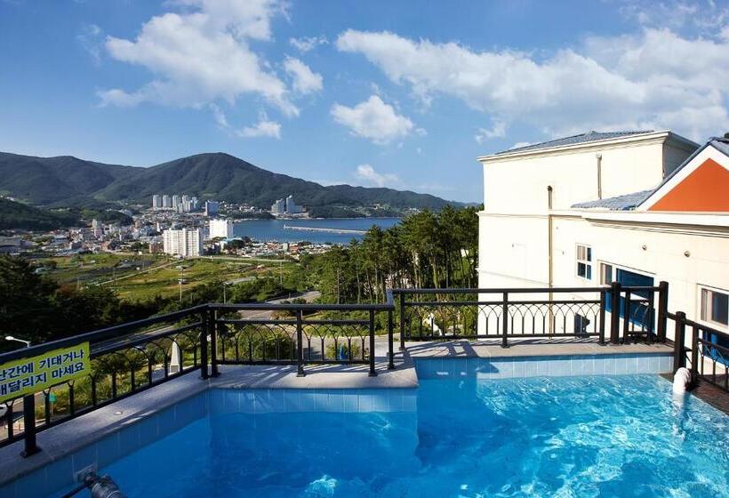 اتاق لوکس خانوادگی, Dome Hotel Geoje